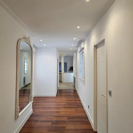 Habitacion En Atico Con Terraza En Проживання в сім'ї