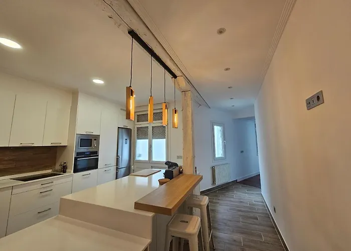 Habitacion En Atico Con Terraza En ホームステイ *