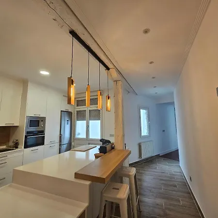 Habitacion En Atico Con Terraza En Alloggio in famiglia *